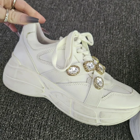 ✨️STEVE MADDEN MARYANNA WHITE CHUNKY SNEAKERS SIZE 6✨️ - Picture 4 of 9
